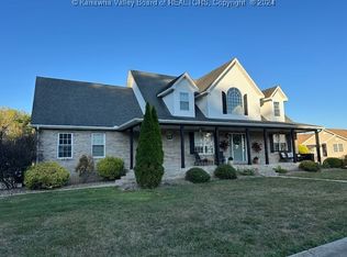 16 Pond Ct, Fraziers Bottom, WV 25082