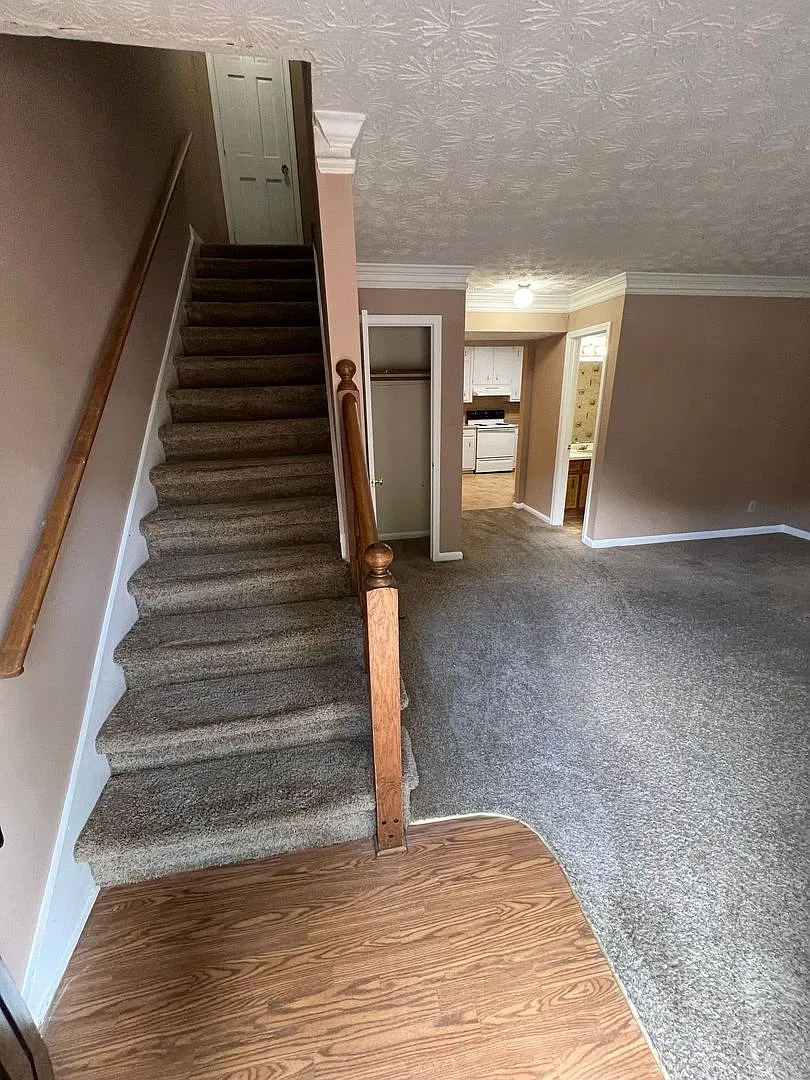 282-284 Scarlet Way — Photo 2