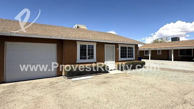 2 bed, 1.0 bath, 925 sqft, $1,350 — Photo 2