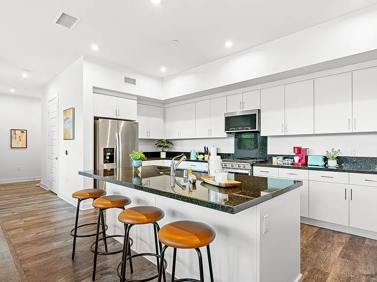 1318 S Urbana St — Photo 3