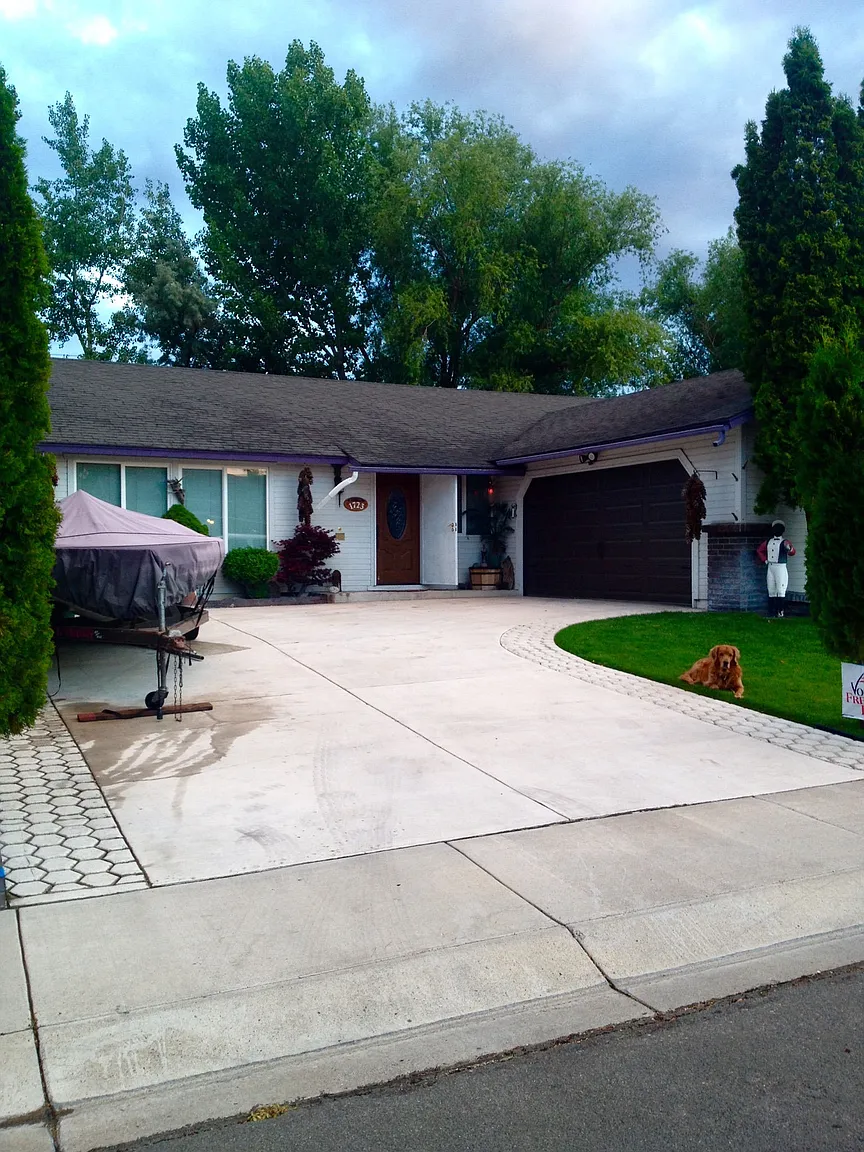 1723 Southridge Rd photo 1