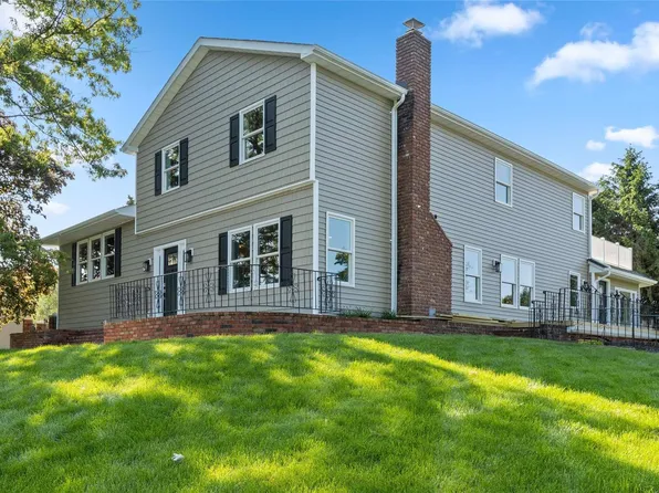 6 Parkwood Lane, Selden, NY 11784