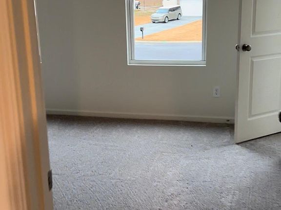 4th image of 24 Great Falls Ct
