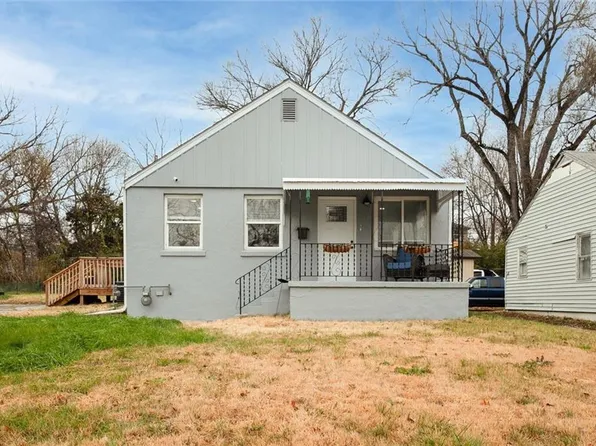 3322 Kensington Ave, Kansas City, MO 64128