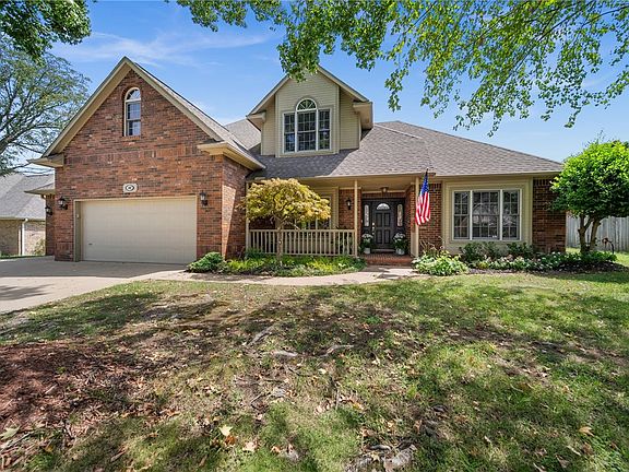 2nd image of 102 Fox Glove Ln