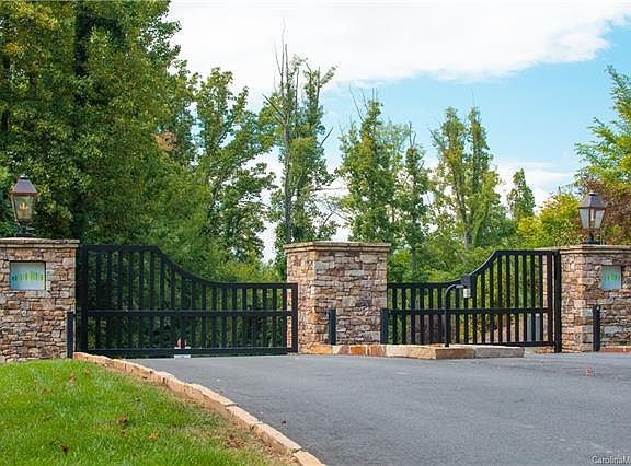 3rd image of 21 Poplar Run Cir