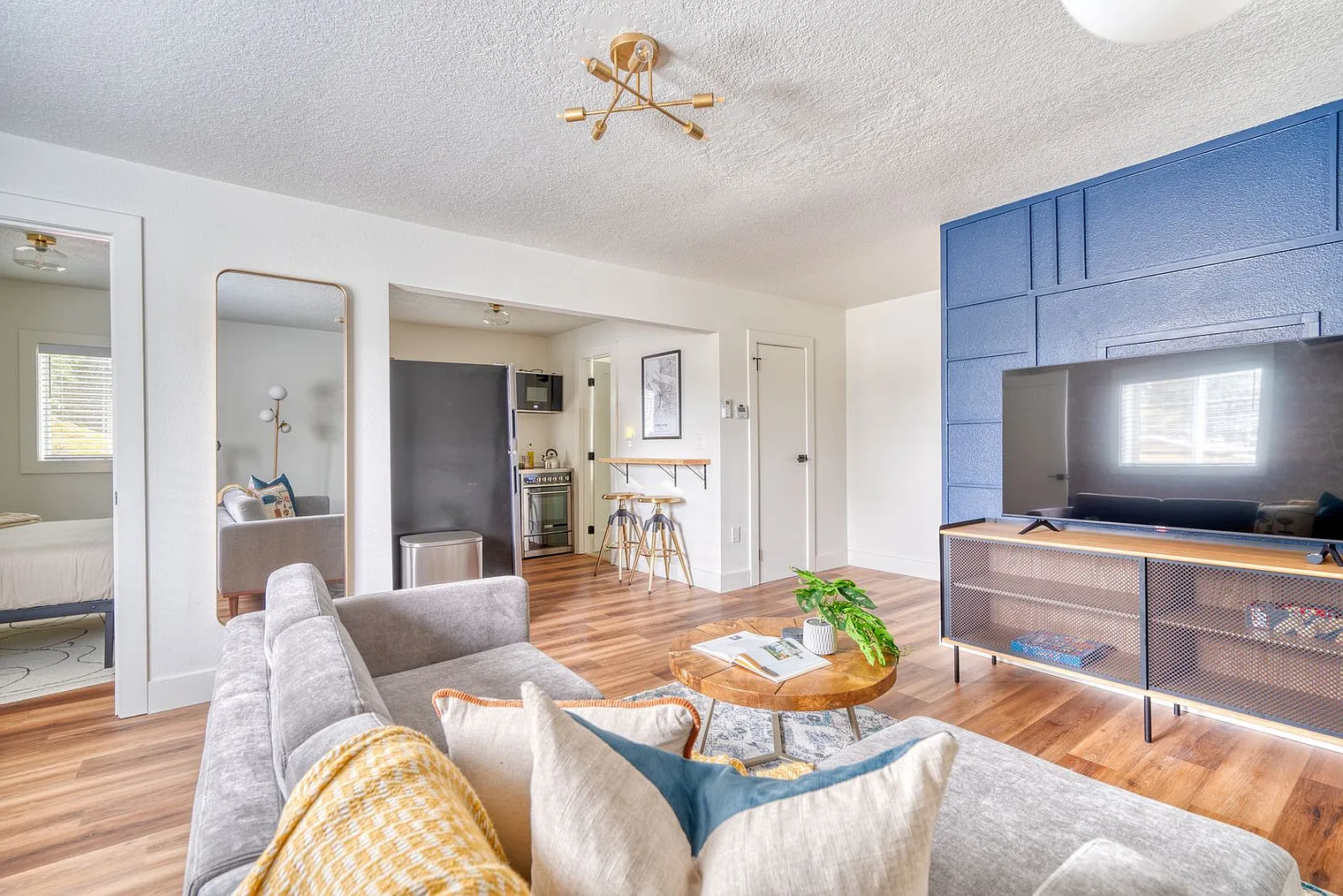 1 bed, 1.0 bath, 398 sqft, $2,250 — Photo 3