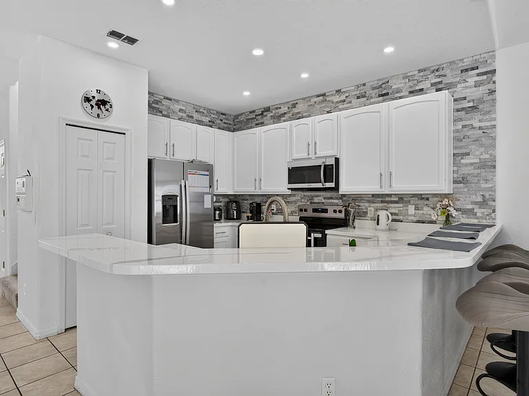 515 Corvina Dr — Photo 6