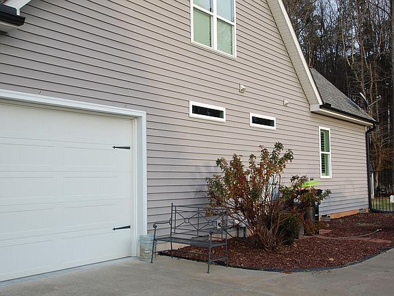 4th image of 129 Creekside Dr