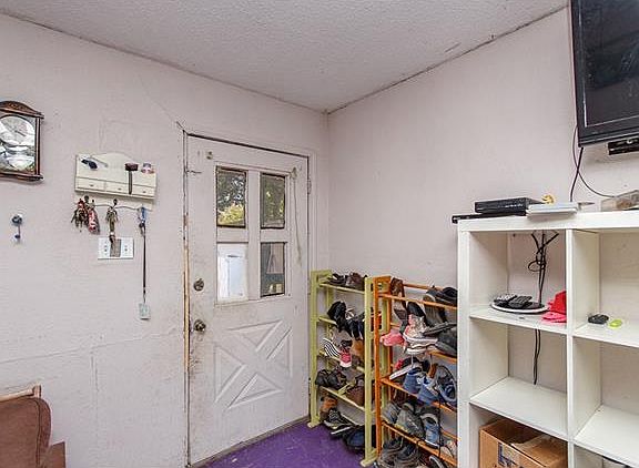 4th image of 220 Stony Point Dr