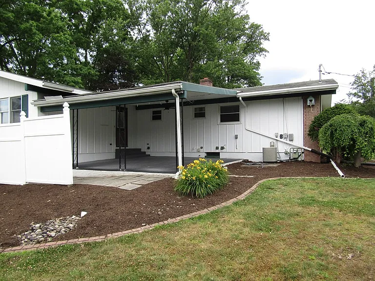 1820 Shiffler Ave — Photo 5
