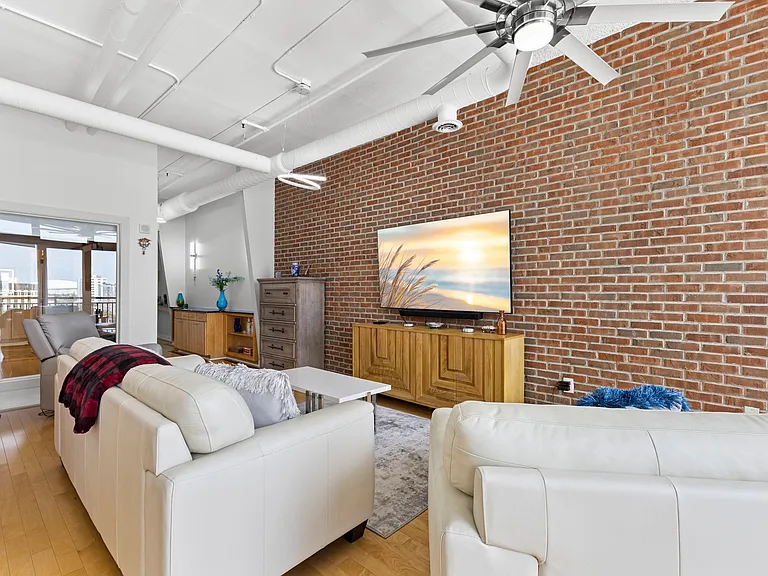 175 2nd St S #916 — Photo 22