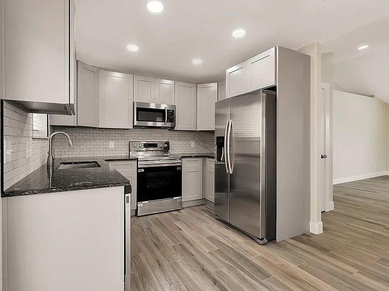 314 S Yates St — Photo 2