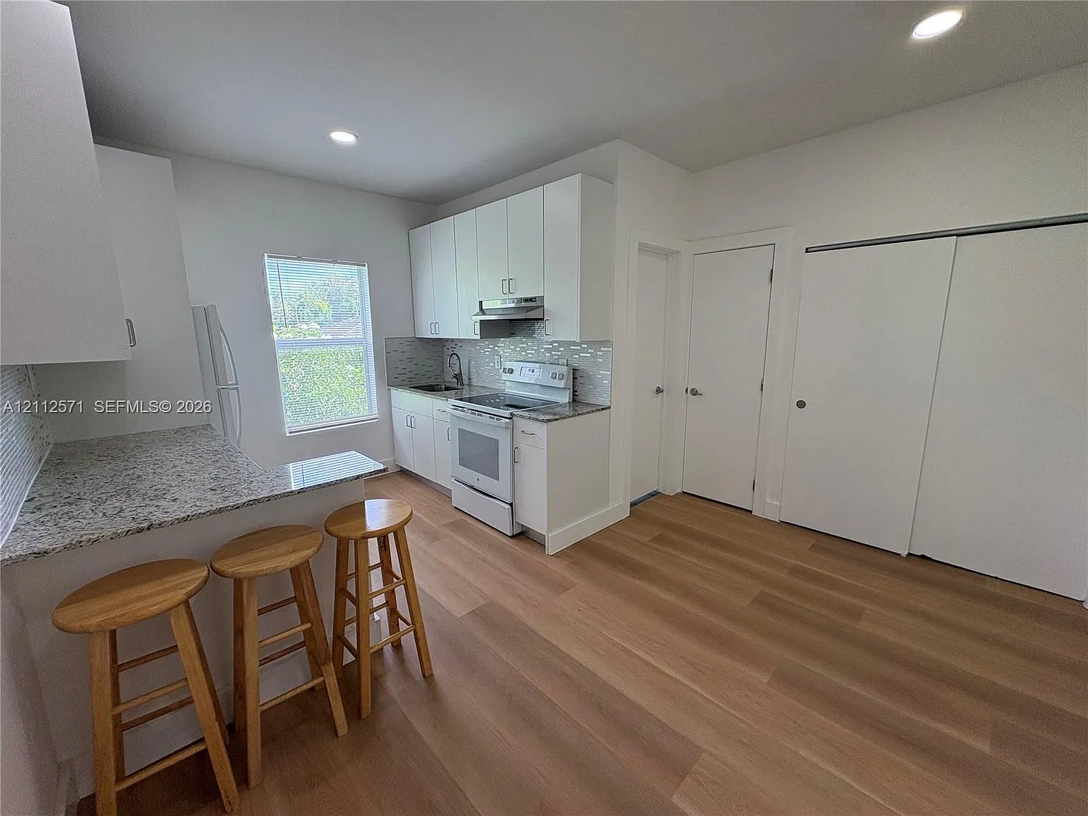 3237 SW 4th St — Photo 4
