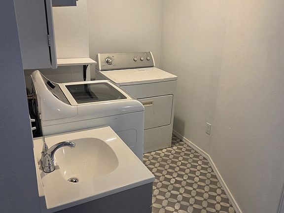 5th image of 1007 N William St