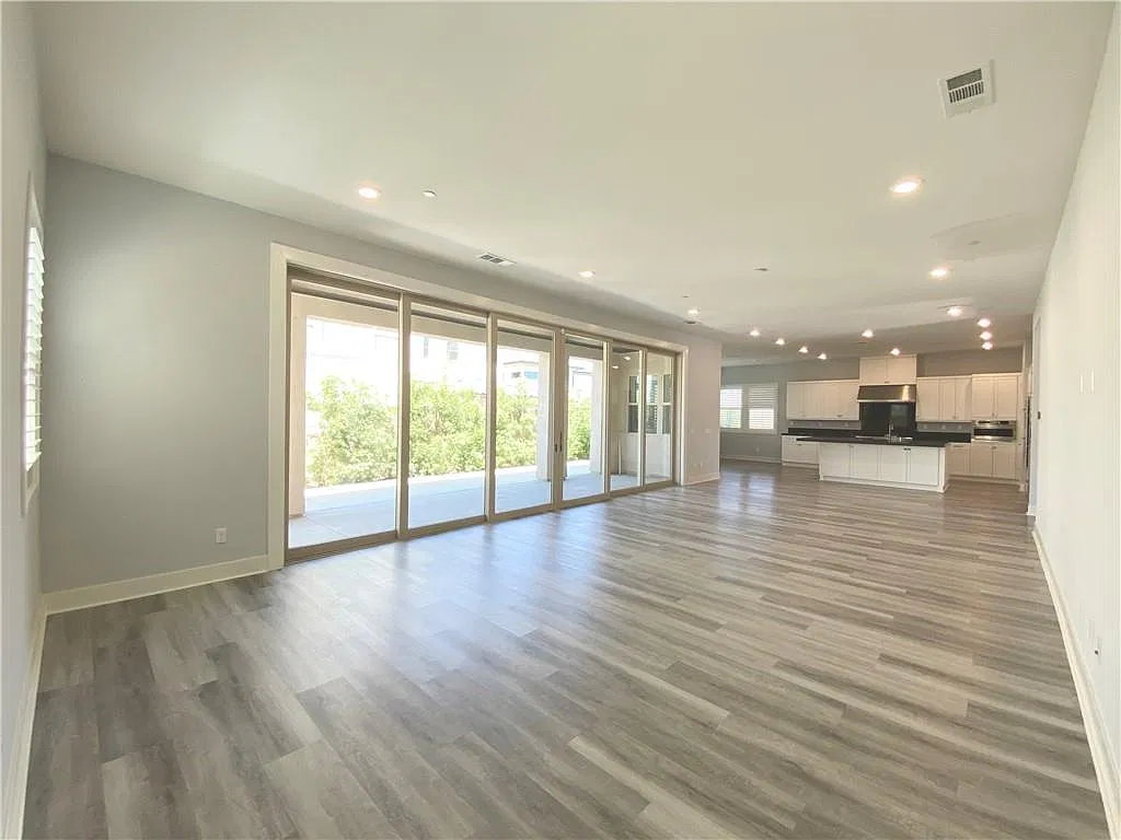 4 bed, 4.5 bath, 3607 sqft, $7,500 — Photo 4