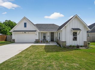 411 W Harwood Rd, Euless, TX 76039