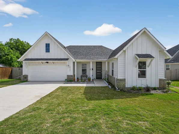 411 W Harwood Rd, Euless, TX 76039