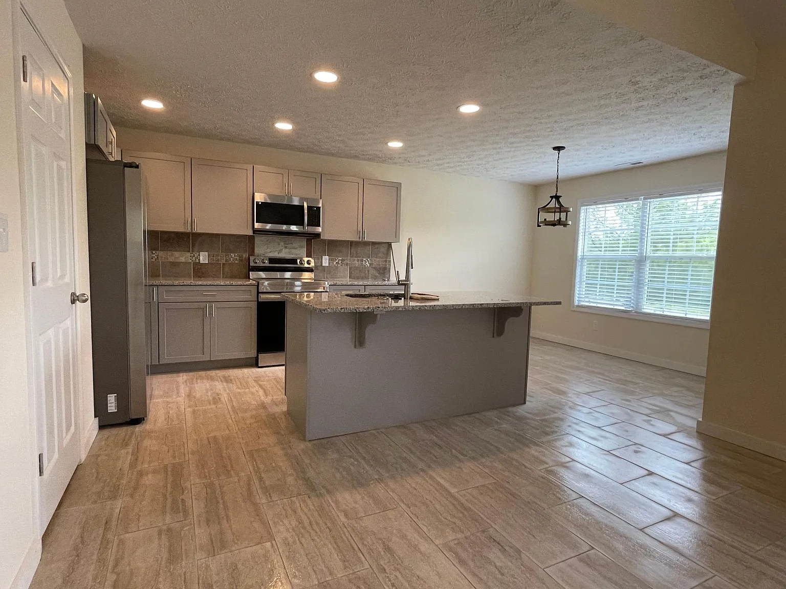 4 bed, 1842 sqft, $1,995 — Photo 2