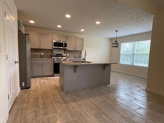 2nd image of 852 Denzil Ave