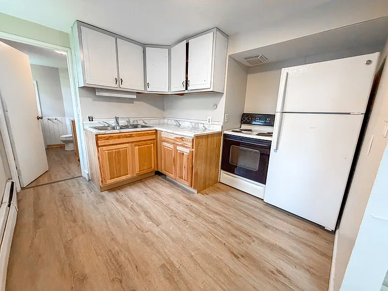 515 W Oak St — Photo 10