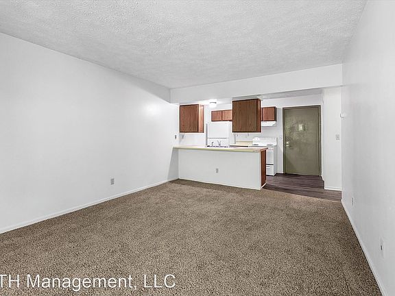 3rd image of 1224 E Saginaw St #13662687