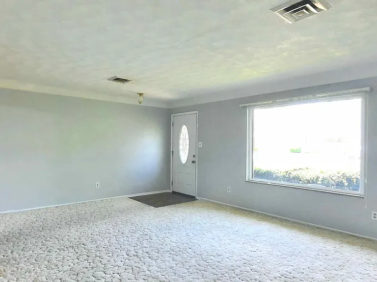 220 Pralle Ln — Photo 1