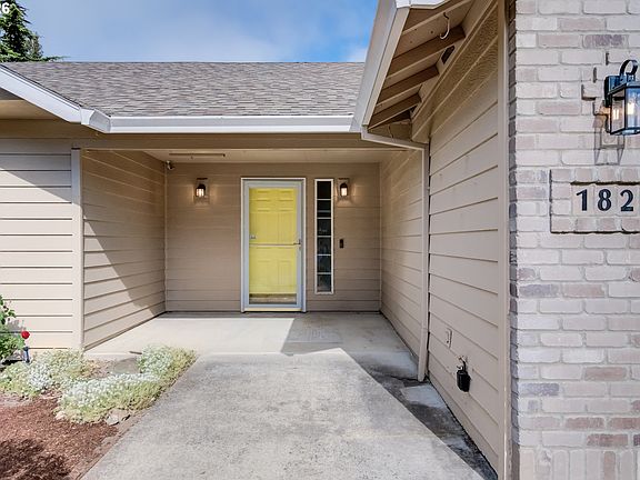 2nd image of 1821 SW Montmore Way