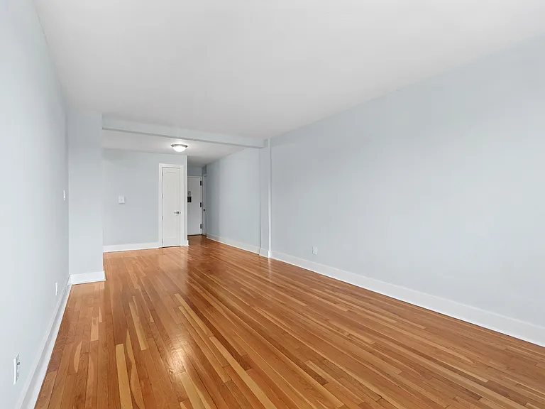 20-49 Seagirt Blvd #6C — Photo 3