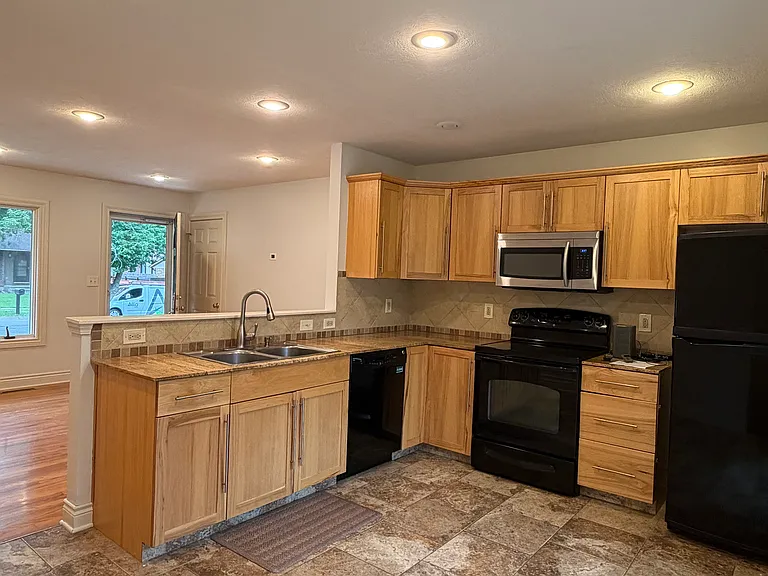 1121 Driftwood Dr — Photo 6