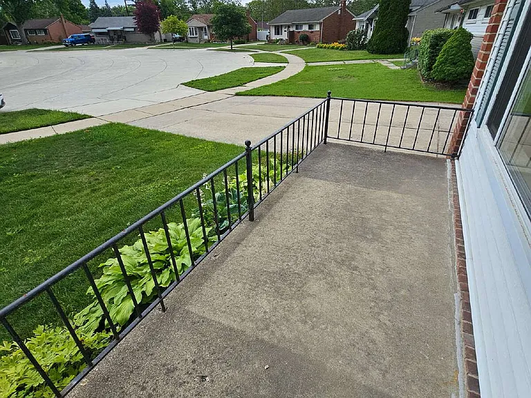 31400 Lyons Cir W — Photo 2