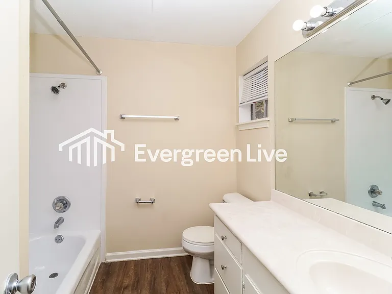 955 Briarwood Dr — Photo 10