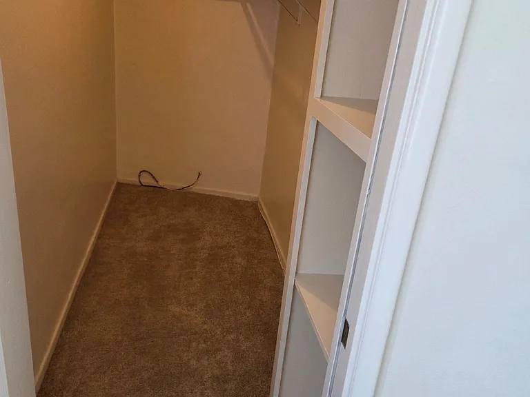 Moracambe Manor Apartments — Photo 14