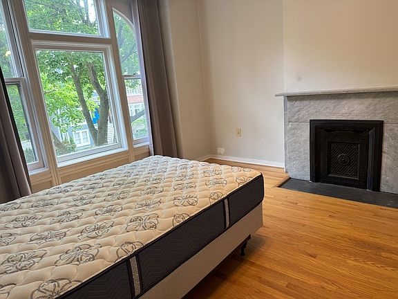 4th image of 820 W Wrightwood Ave #2