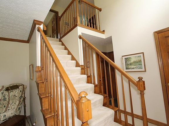 3rd image of 3971 Maidstone Dr