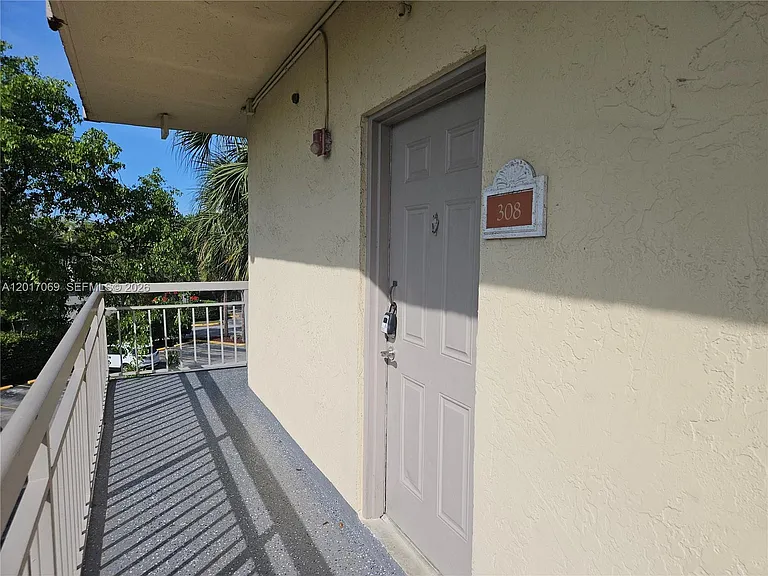 8290 Lake Dr #308 — Photo 3