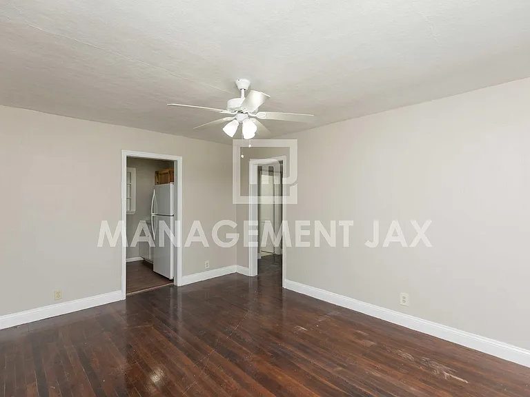 1458 Royal Court Ln — Photo 16