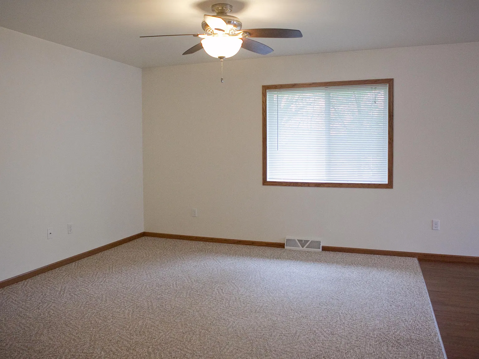 331/333 O'Fallon Ct W - 333 — Photo 2