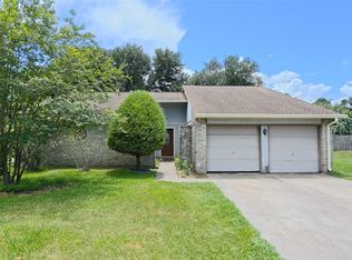 14103 Sandy Point Ln, Houston, TX 77066