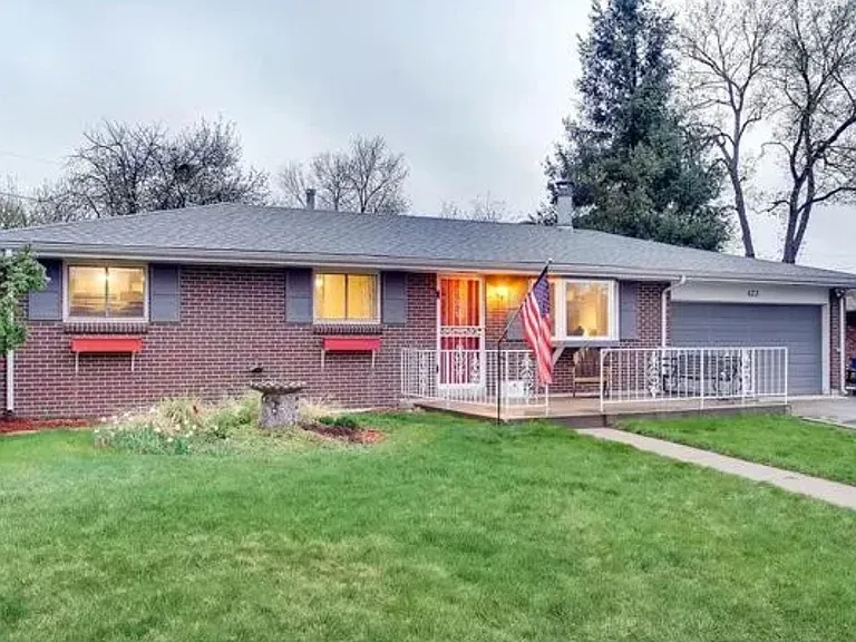423 S Hoyt St — Photo 1