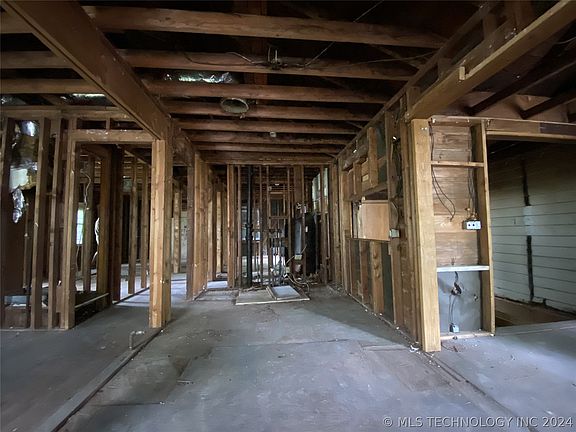 3rd image of 338 W 47th Pl N