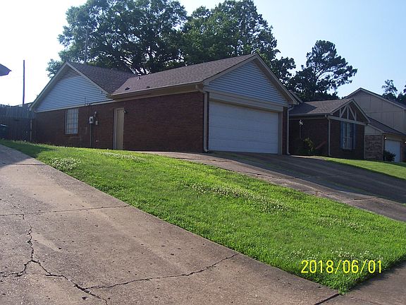 2nd image of 2561 Jenwood St