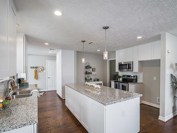 5th image of 5107 Kingfisher Dr