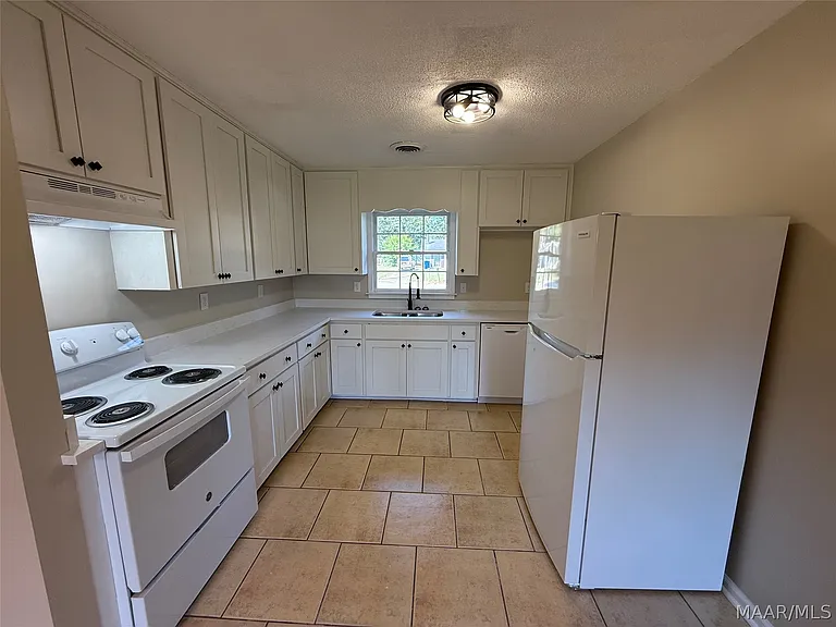 113 Lori St — Photo 7