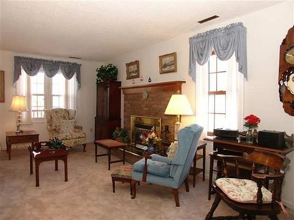 5th image of 4016 Chaucer Pl