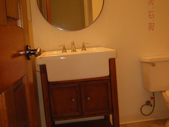 5th image of 848 Woodland Ave APT 22