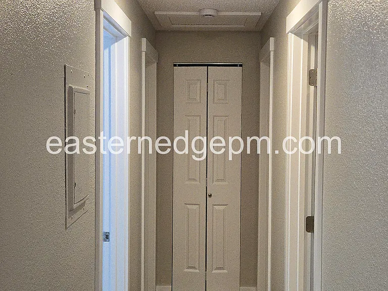 630 SW 24th St #5 — Photo 12