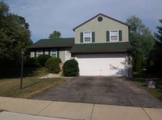 15 Ascot Ln, Streamwood, IL