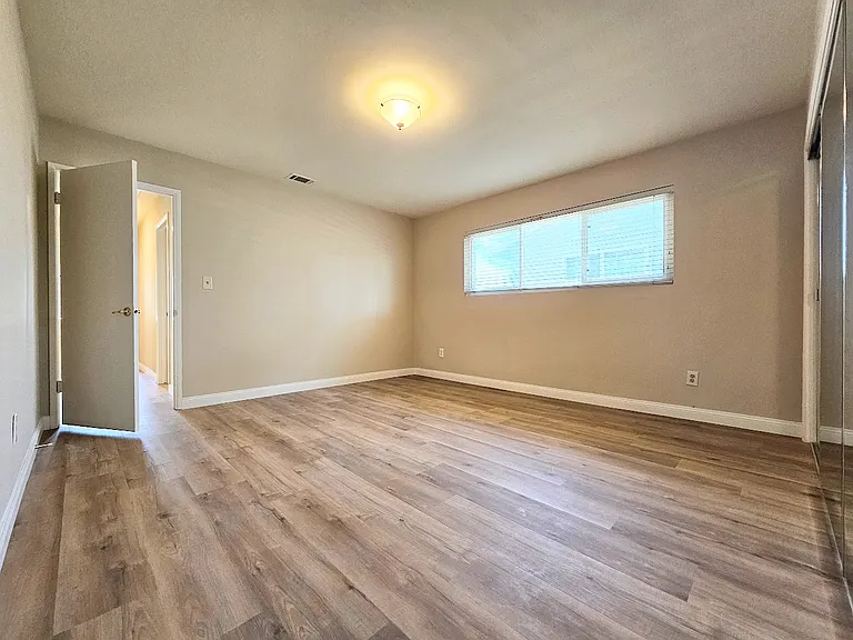 5424 Lodi St — Photo 23