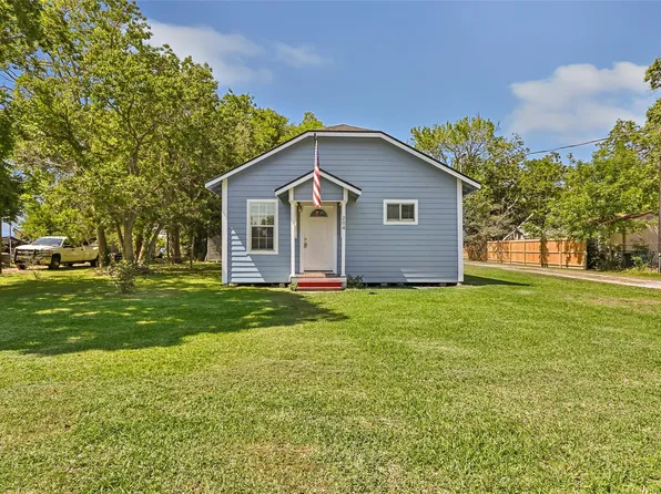 204 Kerry Rd, Highlands, TX 77562